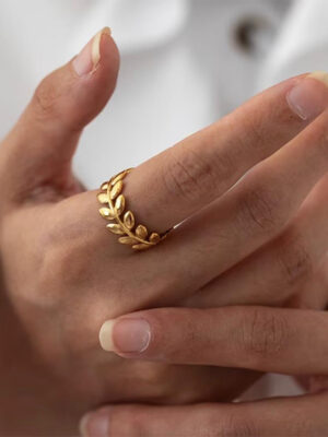 GOLDEN PETAL RING
