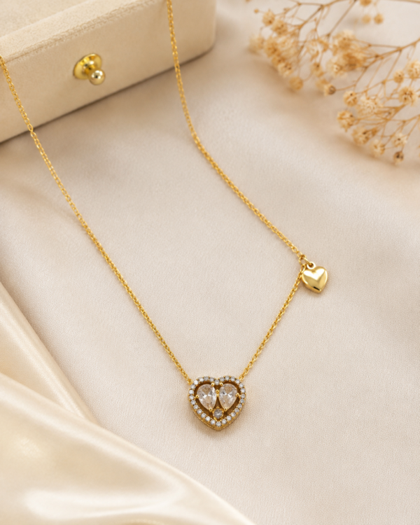 HEART GLOW NECKLACE