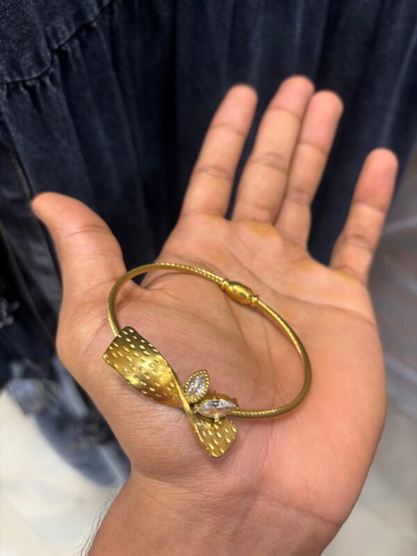 GOLDEN LEAF BANGLE