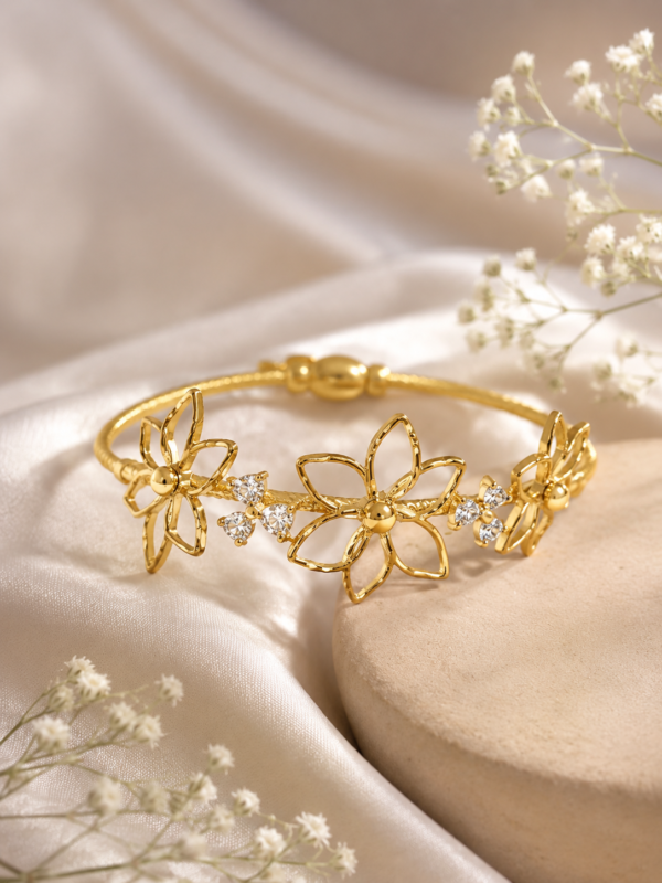 PETAL GLOW BANGLE