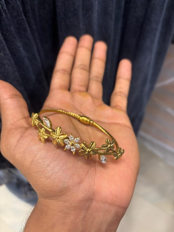 FLORAL ELEGANCE KADA