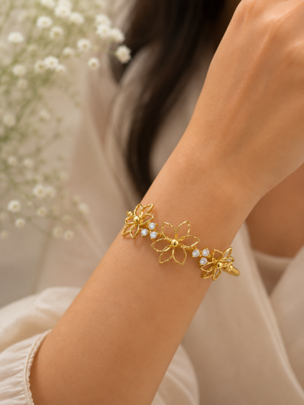 PETAL GLOW BANGLE