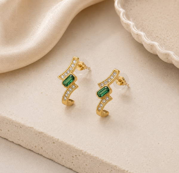 EMERALD CURVE EARING