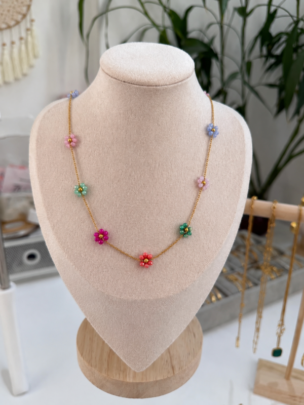 PASTEL BLOOM NECKLACE