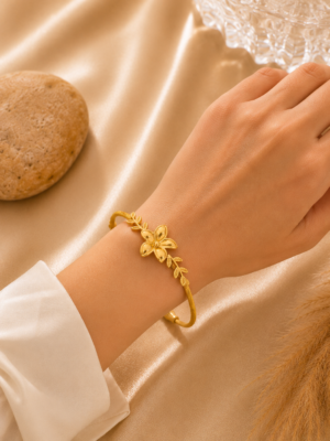 FLORAL GRACE BANGLE