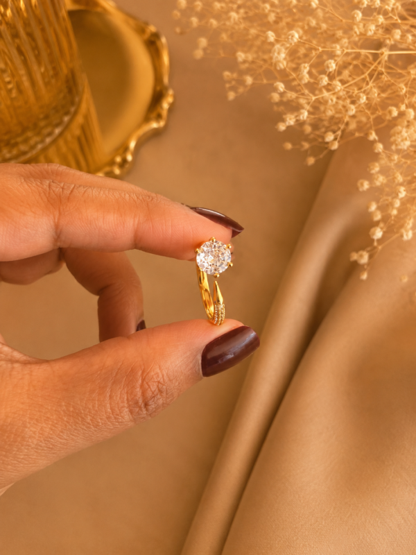 ETERNA SOLITAIRE RING