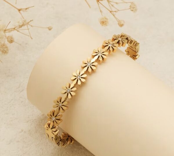 DAISY BLOOM BANGLE