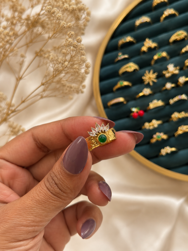 EMERALD BLOOM RING
